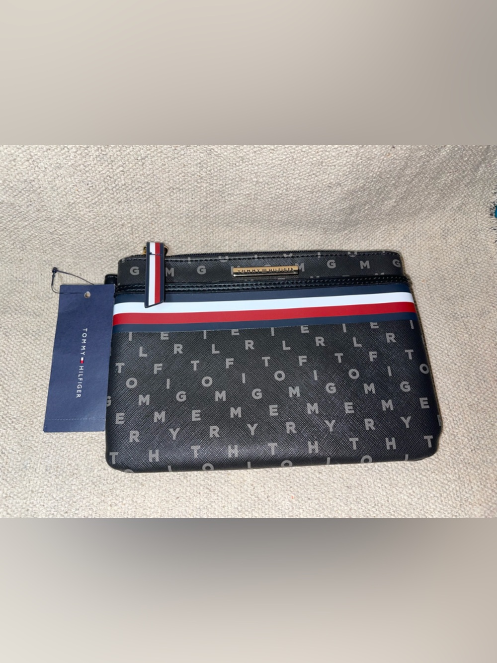 Tommy Hilfiger classic logo wristlet New!